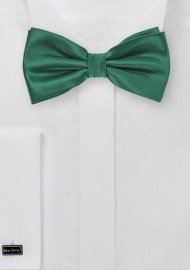Classic Bow Tie in Hunter Green