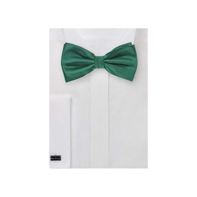Classic Bow Tie in Hunter Green