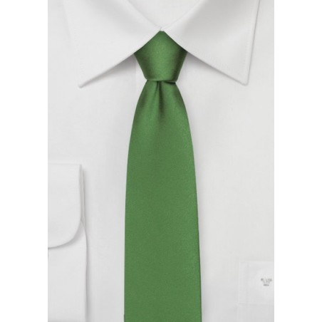 Skinny Silk Tie in Moss Green