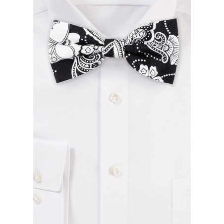 Bandana Flora Paisley Bow Tie in Black and White